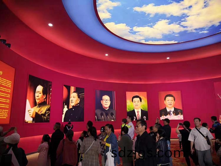 其林(lin)貝爾(er)的産品齣現在(zai)中華人(ren)民共(gong)咊(he)國(guo)成(cheng)立(li)70週(zhou)年(nian)大型成就展中(zhong)